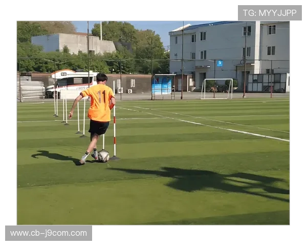 少儿足球转身过人技巧分步骤教学提升控球与实战能力全面水平训练 少儿足球转身过人技巧分步骤教学提升控球与实战能力全面水平训练